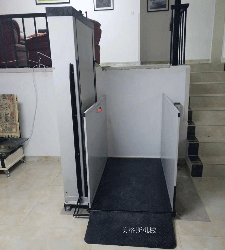 成都客戶定制的無障礙升降平臺(tái)安裝完畢