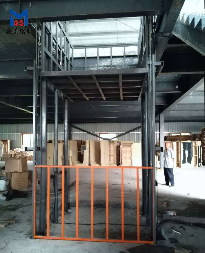 四川楊楊沙發廠在我司訂購1臺升降平臺