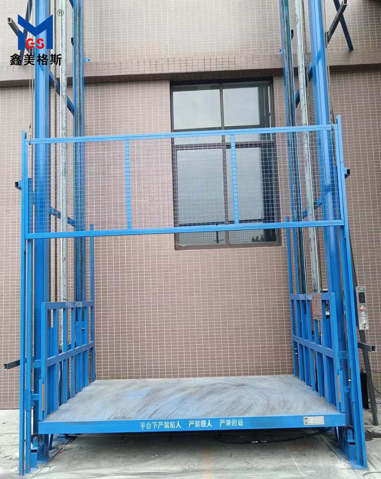 成都新繁慶香路貨物提升機